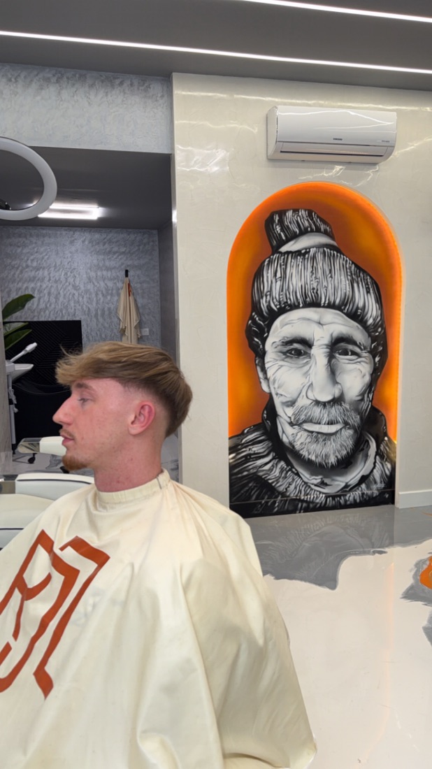 Coupe mi-longue texturée avec dégradé bas — Rijal Barber Club